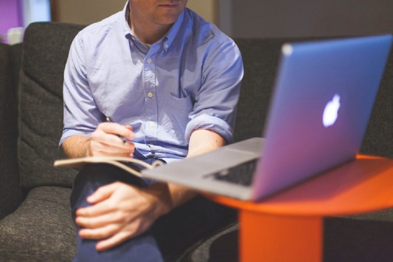 Jouer et gagner au poker sur internet, comment faire ?