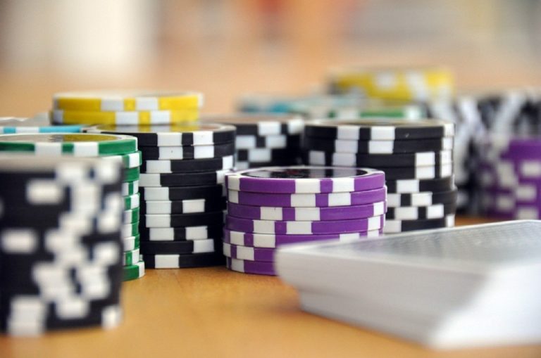 Comment maîtriser la taille du pot lorsque le joueur joue une main