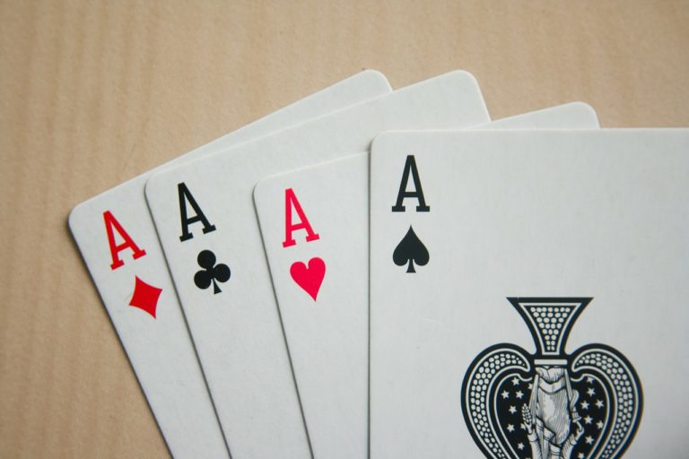 Des conseils utiles pour bien débuter au poker