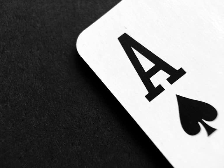 Différentes stratégies simples pour gagner au poker à trois cartes