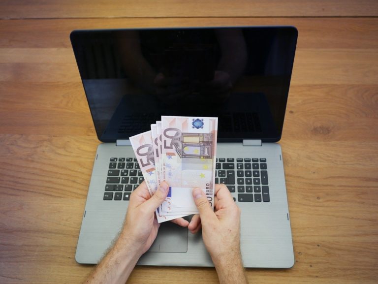 Pourquoi la jeune génération envisage une carrière au poker ?