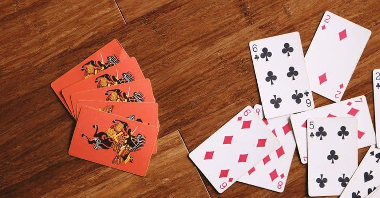 Le poker : comment concilier calcul et intuition dans ce jeu d&rsquo;équilibre ?
