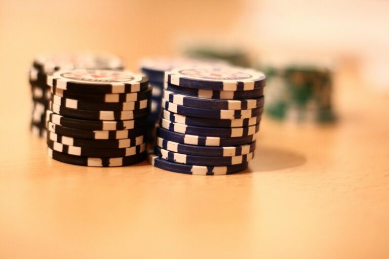 Le poker peut-il influencer la façon dont nous gérons notre argent ?