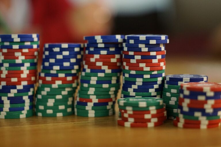 Le poker : un jeu de négociation ?