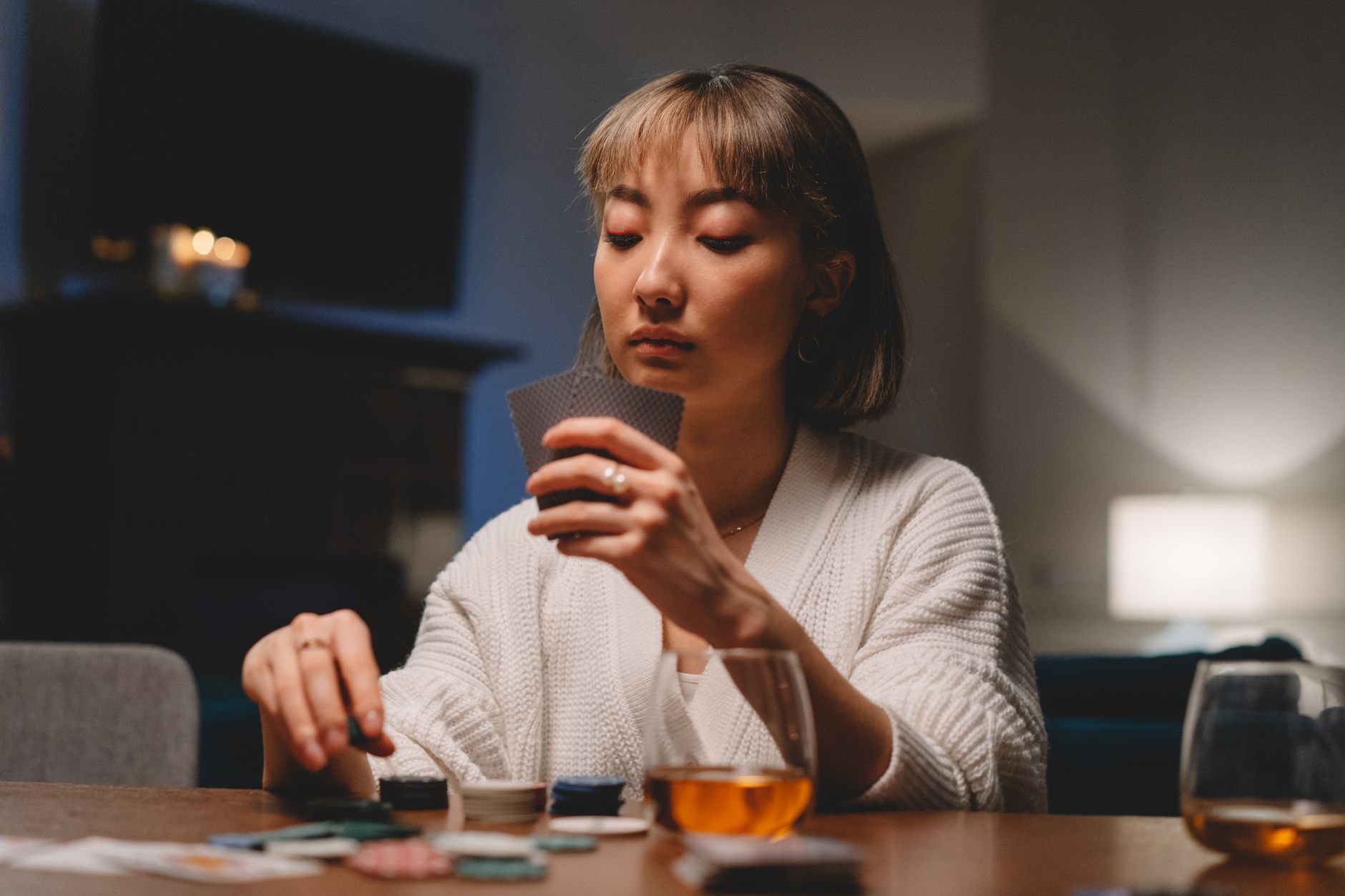 Le poker : un jeu de hasard ou de stratégie ?